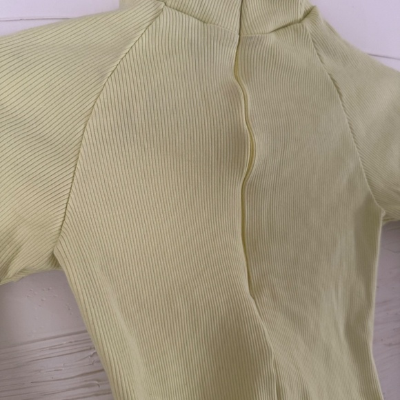 🍋 Fashion Nova Collared Snatched Top | Citron | Size L (Fits XS) | Compression - Picture 5 of 9